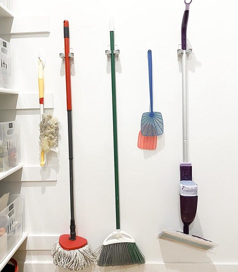 Как и где хранить средства для уборки: 8 удобных и функциональных идей
