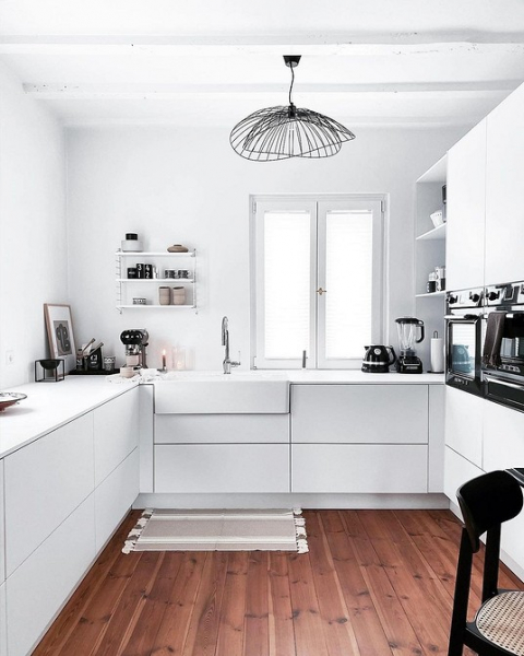 6 способов разнообразить интерьер белой кухни (если он вам кажется слишком скучным)