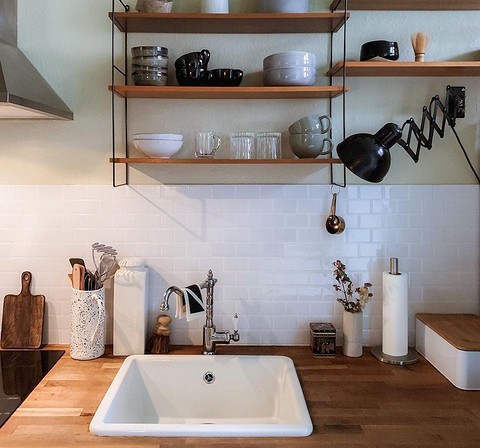 9 удобных и красивых идей для хранения возле раковины на кухне