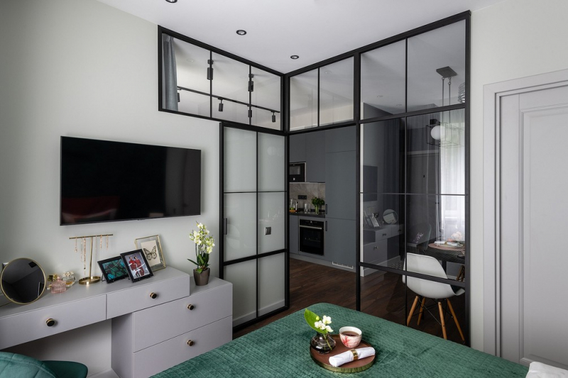 Как уместить на 37 кв. м спальню, кухню-гостиную, гардеробную и постирочную: реальный интерьер