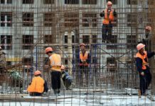 Дефицит мигрантов на стройках повысил производительность труда