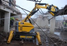 В Москве роботы впервые разобрали здание