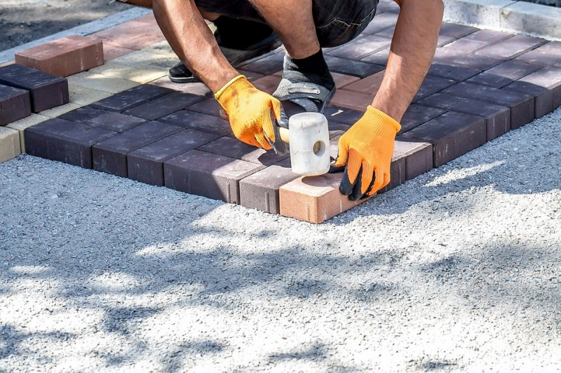 Как положить тротуарную плитку на даче: подробная инструкция